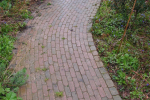 Slingerend betonklinkerpad