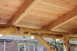 Tuindak detal met rondhout
